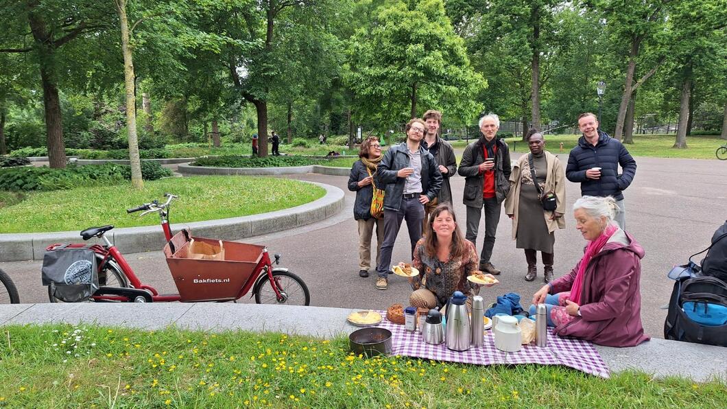 Foto van mensen die Huis-aan-Huizen
